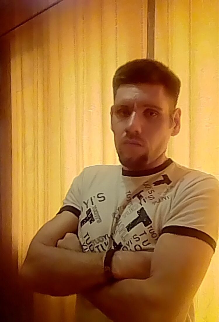  16783782  Alex, 40 ,    