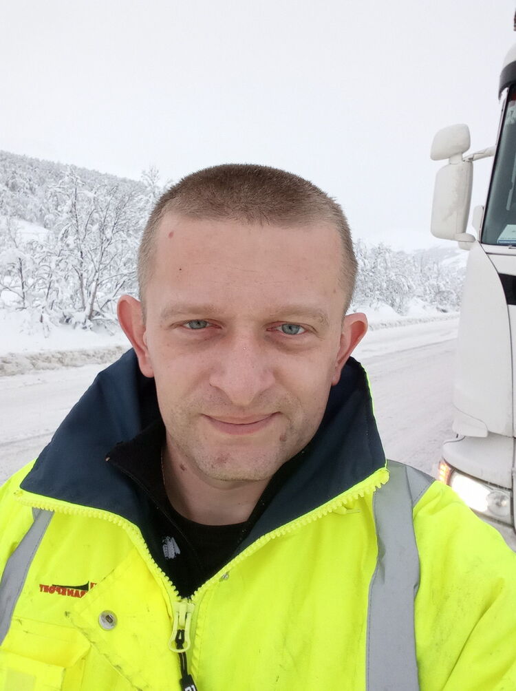  18916372  Aleksandr, 37 ,    