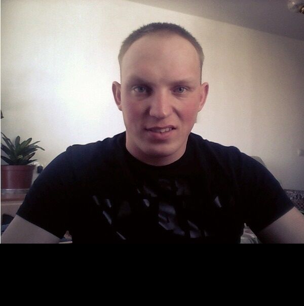  24054312  Anton, 29 ,    