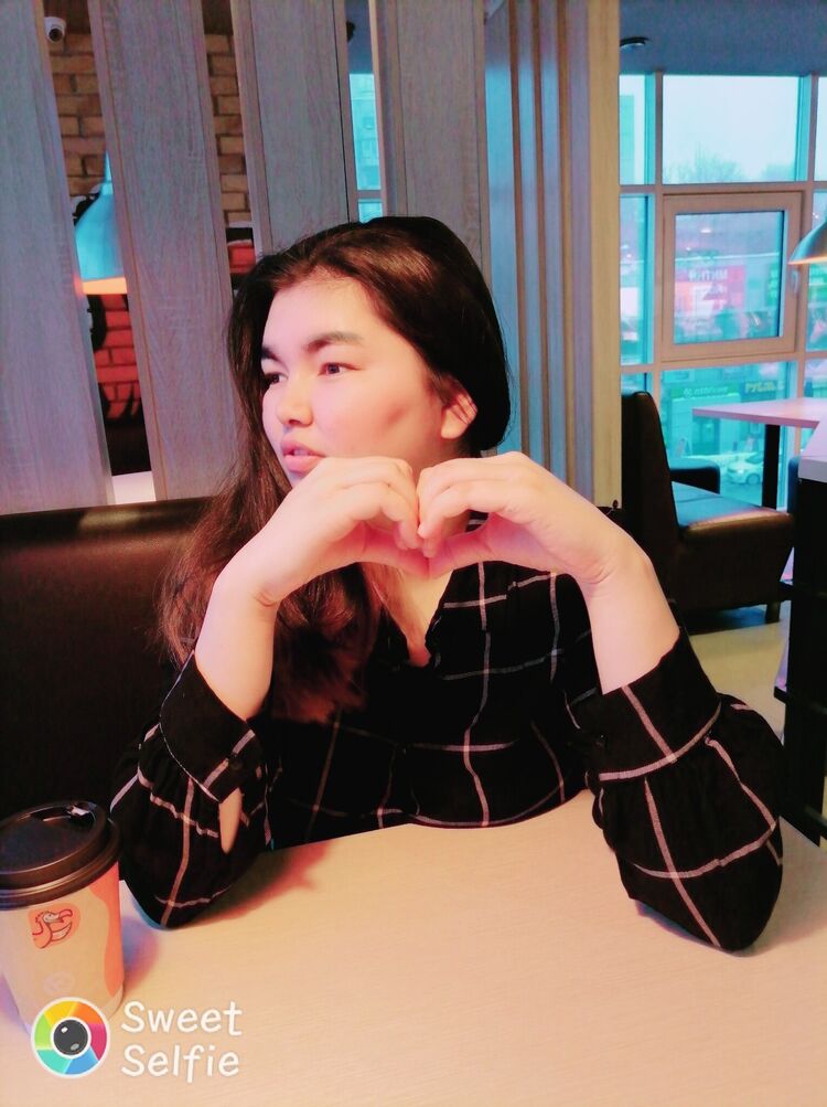  ,   Lia, 23 ,   ,   