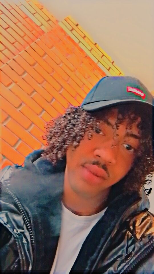  43821722  Carlos, 25 ,    