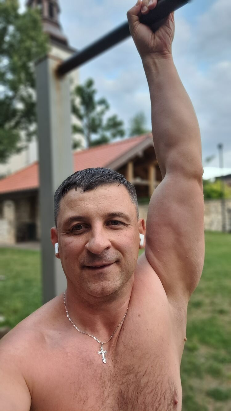  52549992  Oleksii, 40 ,    