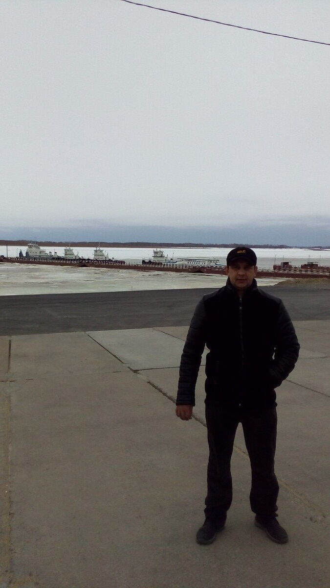  9673842  Oleg, 40 ,    