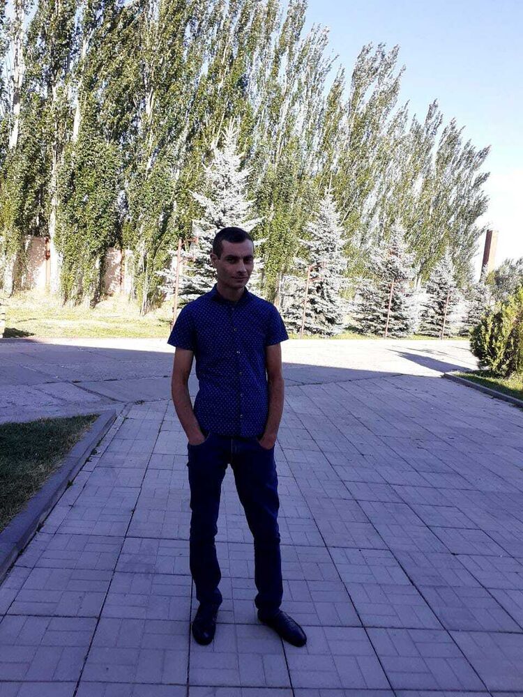  36957662  Tiko, 38 ,    