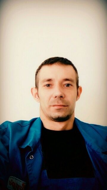  49690172  Alexander, 37 ,    