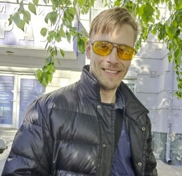  52163252  Pavel, 40 ,    