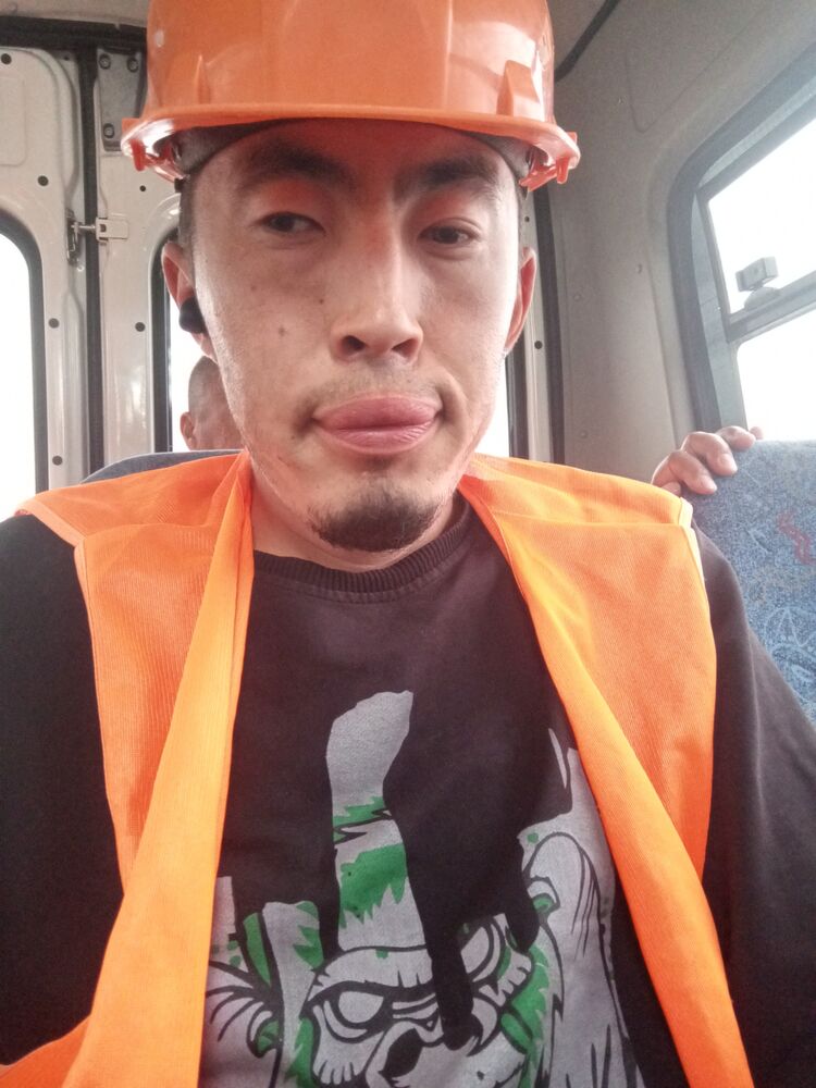  44037382  , 27 ,    