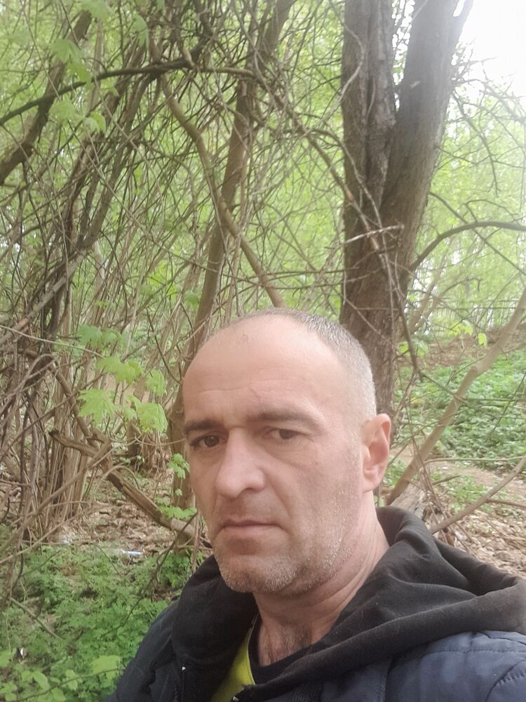  41002502  Igor, 44 ,    