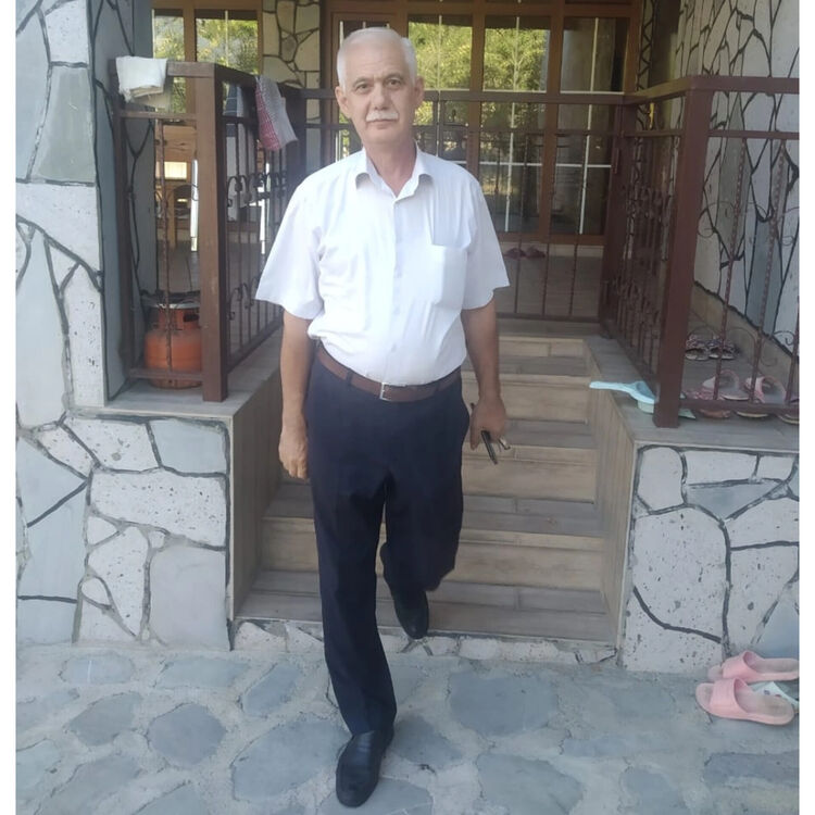  38724922  Roma, 52 ,    
