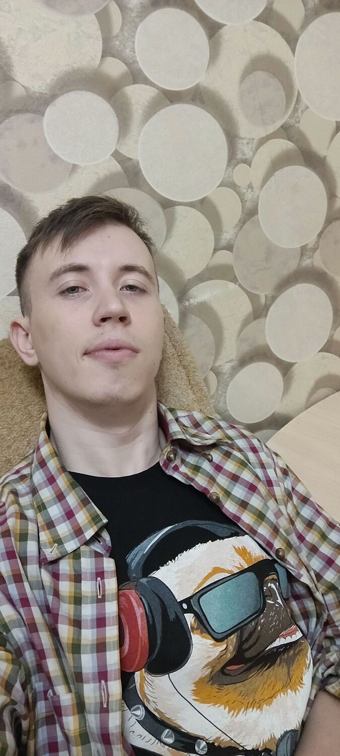  52446932  Anton, 26 ,    
