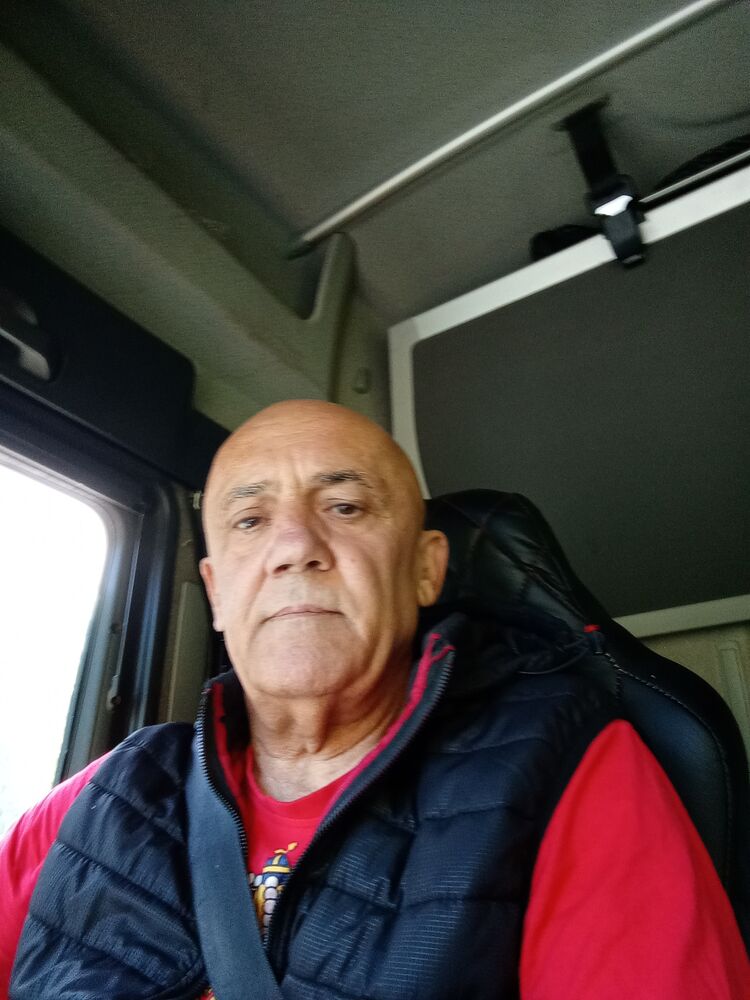  37817072  Rade, 61 ,     