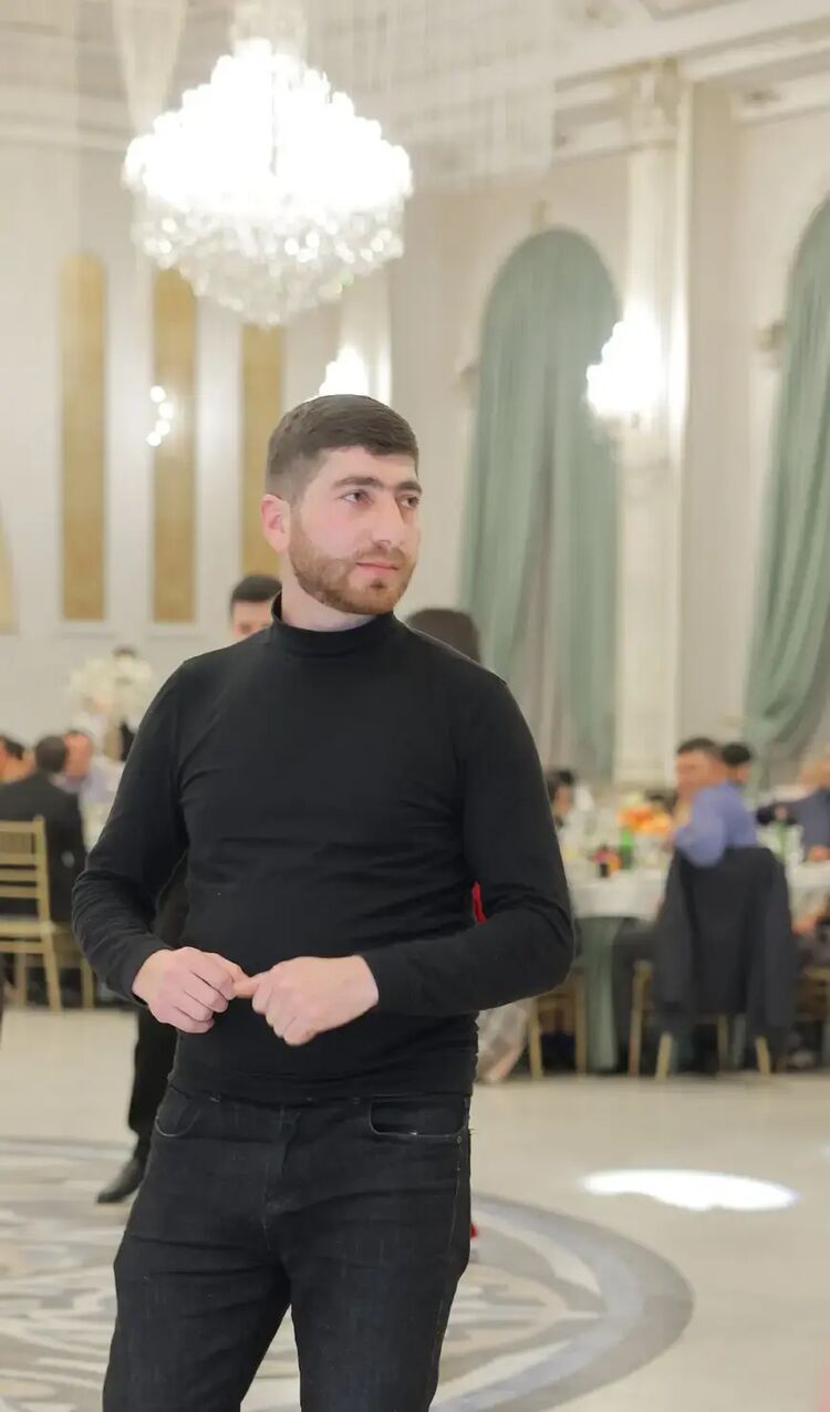  26801102  Garik, 32 ,    