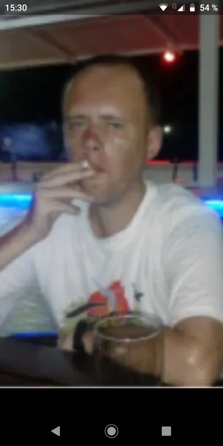  44627932  Eduard, 46 ,    