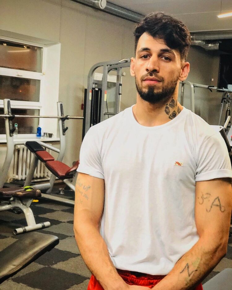  ,   Sultan, 28 ,   ,   