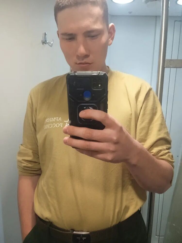  47628292  Alexander, 23 ,    -