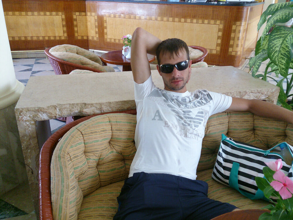  21498612  Denis, 34 ,    