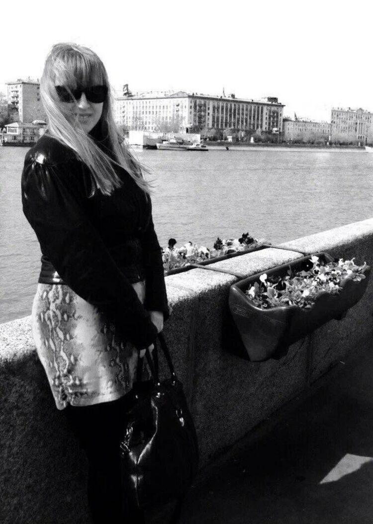  49674772  ANNA, 44 ,    