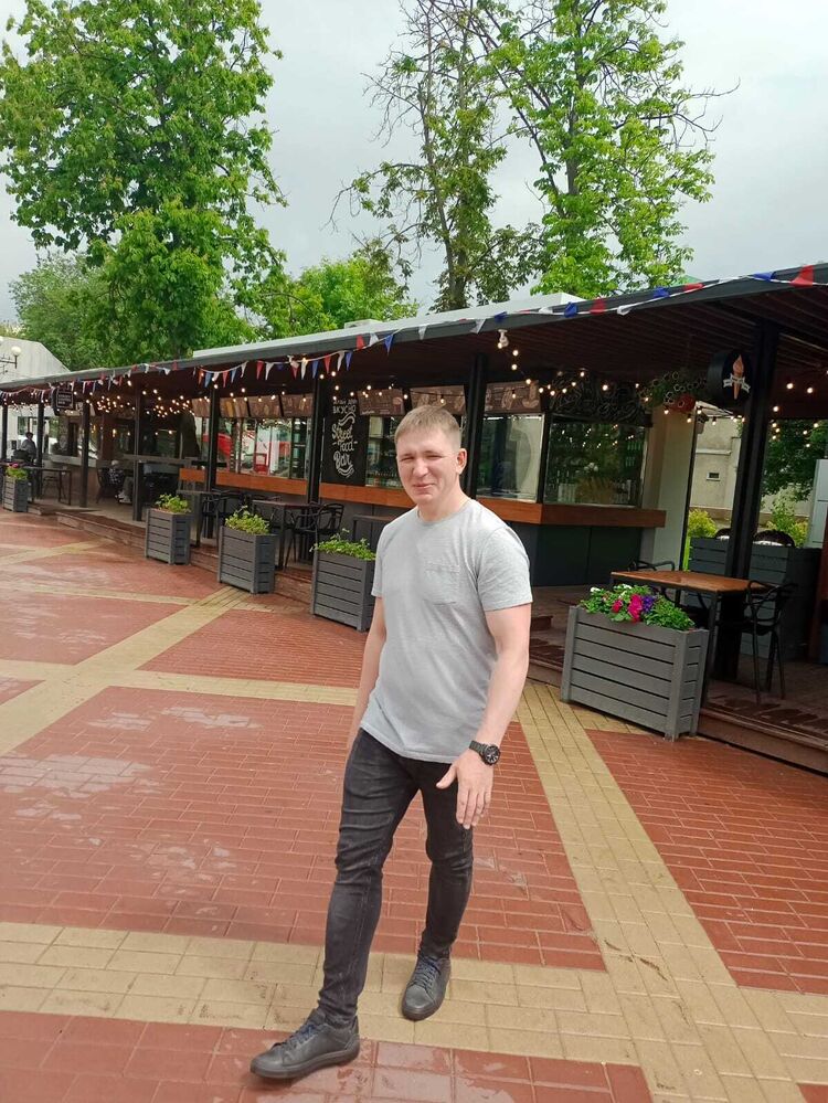  ,   Anton, 33 ,   ,   , c , 