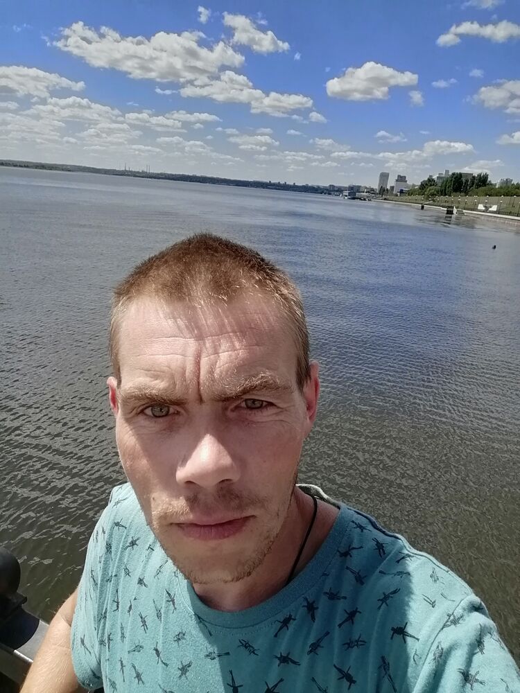 ,   Alex, 32 ,   c 