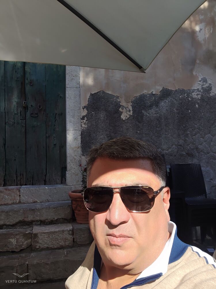  54098212  Arayik, 50 ,    