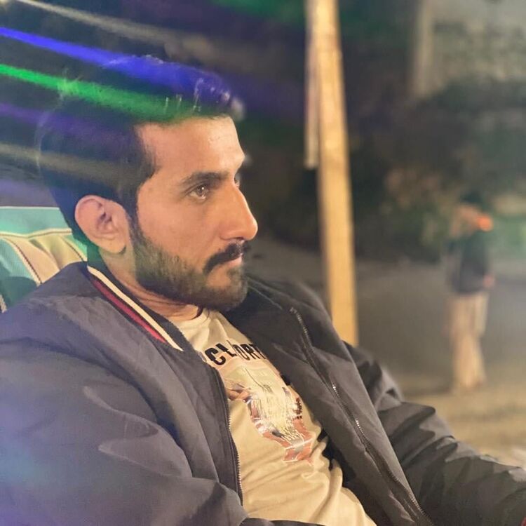  54806812  Adil, 26 ,    -