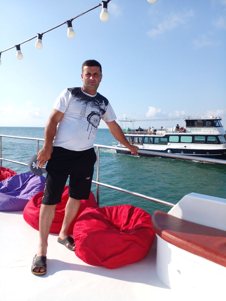  23908822  Artur, 40 ,    