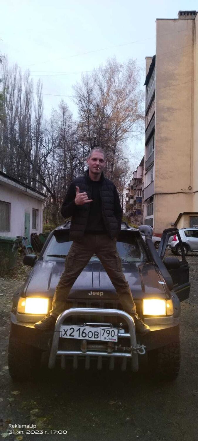  39371872  Sergei, 42 ,     