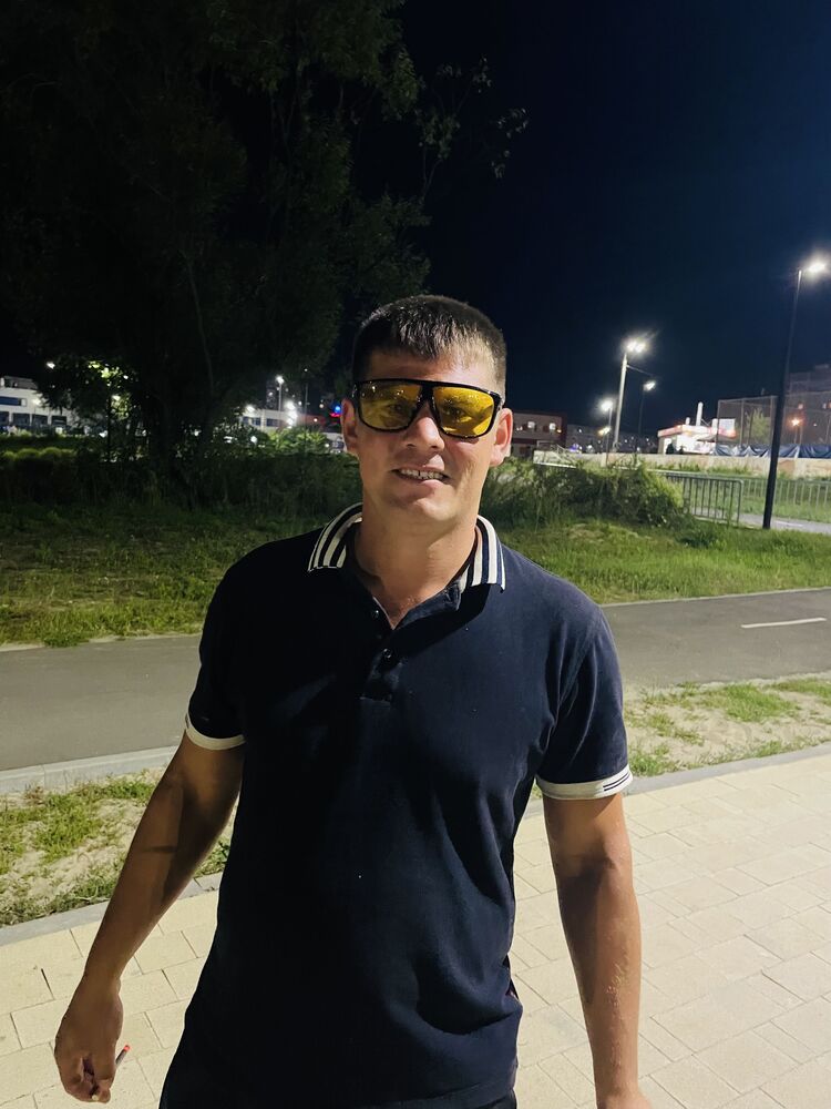  39411532  Anton, 29 ,    