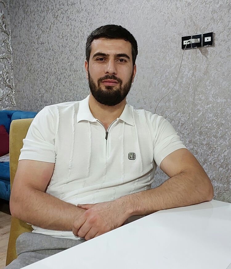  47872932  Abuk, 31 ,    