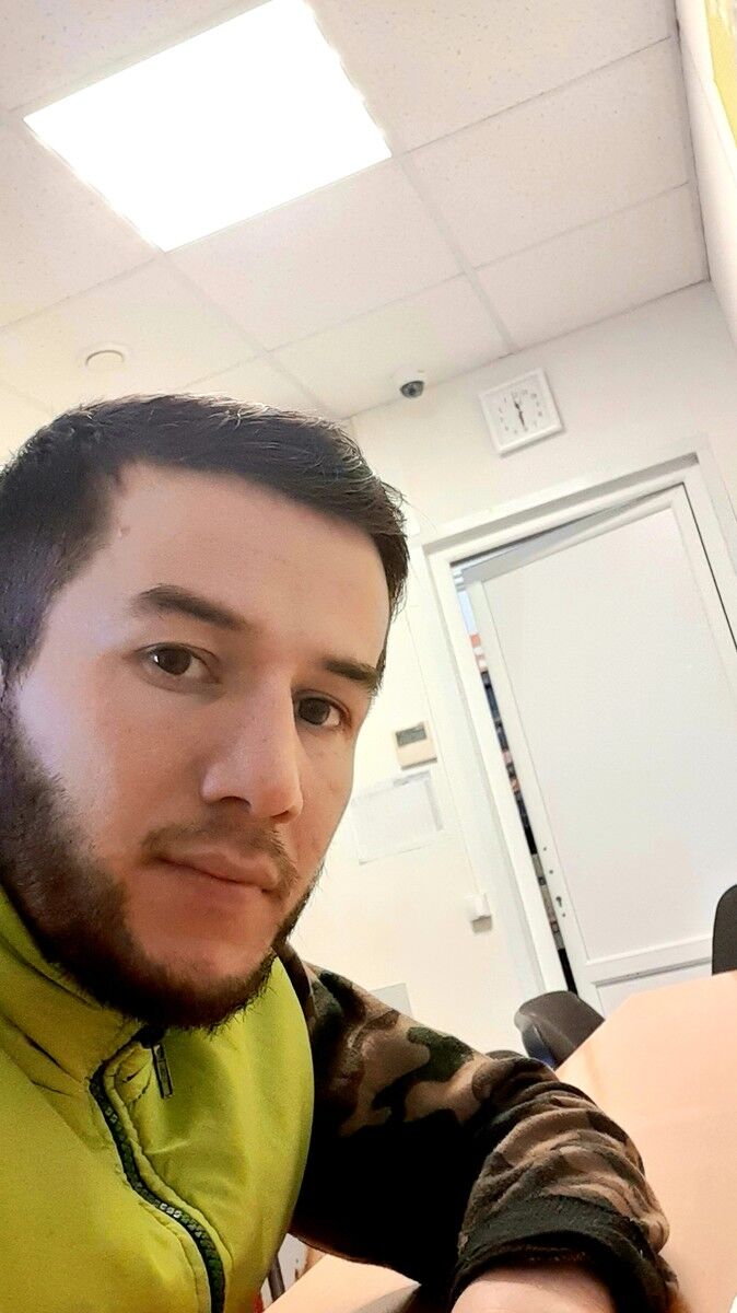  18394602  Khisrav, 32 ,    