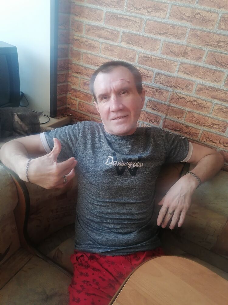  41264362  Sergey, 51 ,    