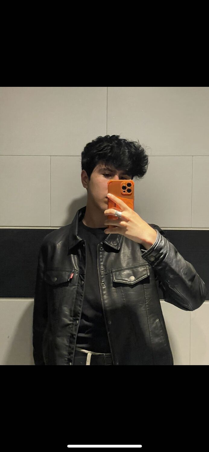  38060062  David, 23 ,    -