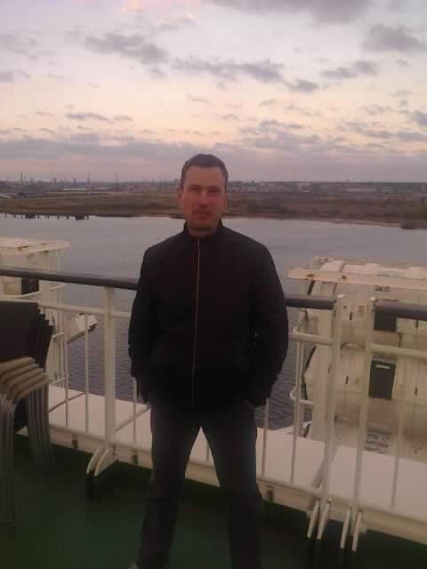  ,   Sergej, 49 ,   ,   , c 