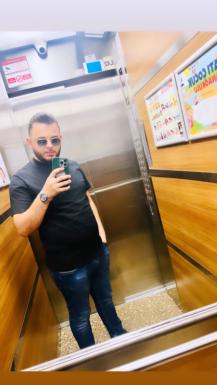  49786822  Adham, 32 ,    