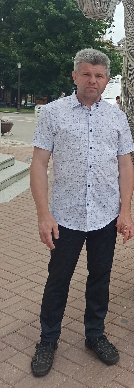  54266652  Serji, 49 ,    