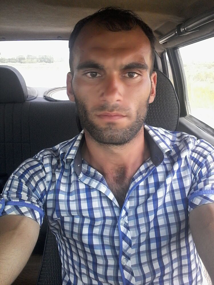  12240502  Xalid, 42 ,    