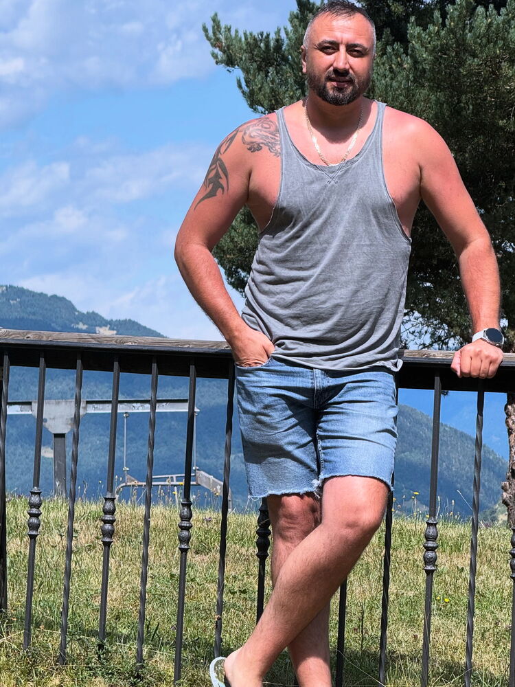  54587902  Sergiu, 41 ,    Wiesbaden