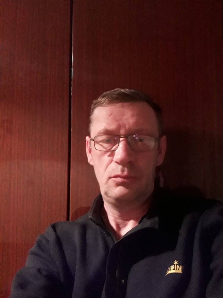  18102122  , 52 ,    
