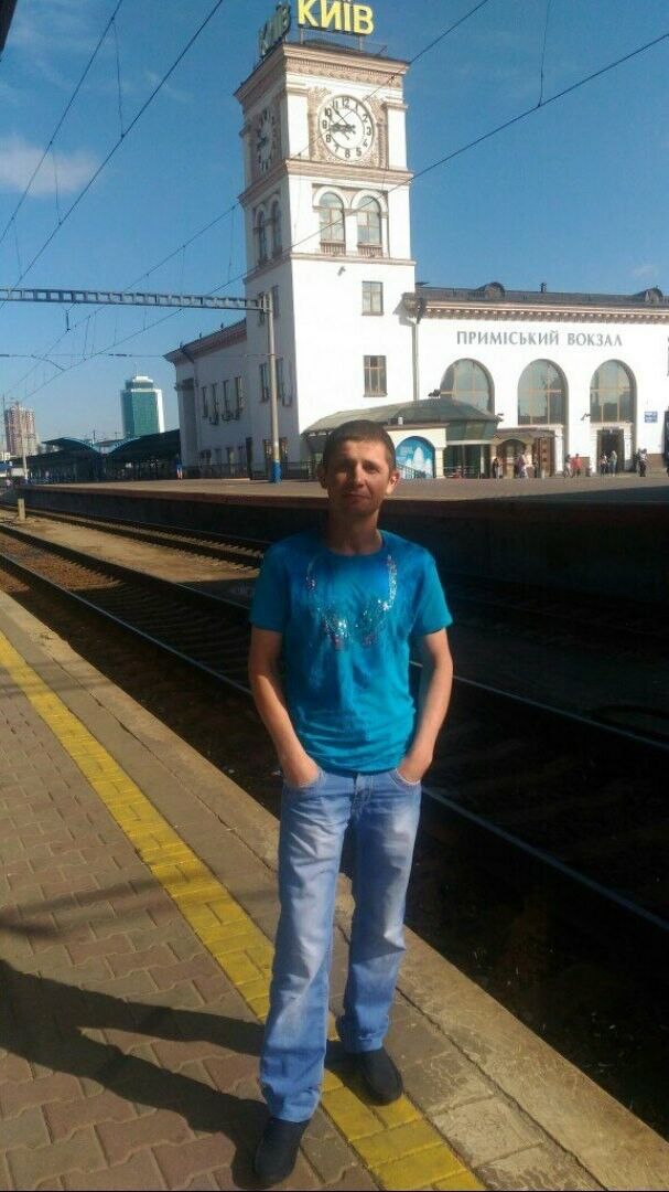  ,   Viktor, 41 ,   ,   , c , 