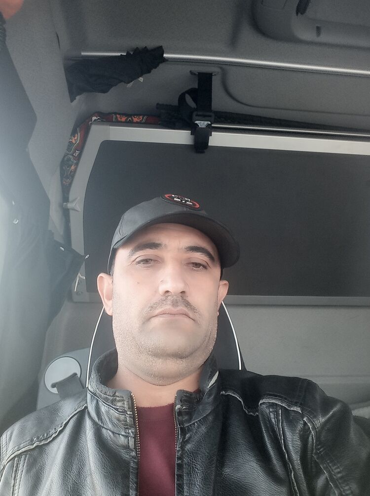  37998892  , 44 ,    
