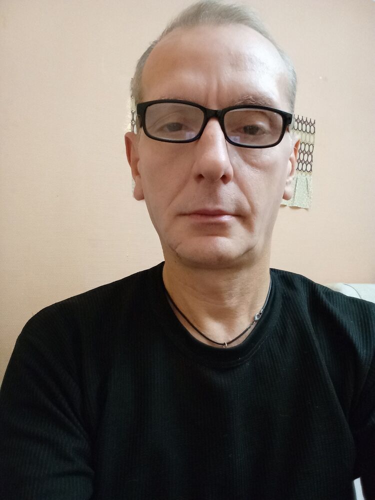  39329512  Ian, 54 ,    