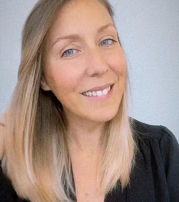  Saint-Denis,   Naomarola, 40 ,   ,   