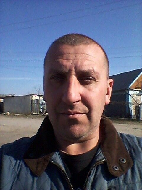  19364912  Pavel, 46 ,    