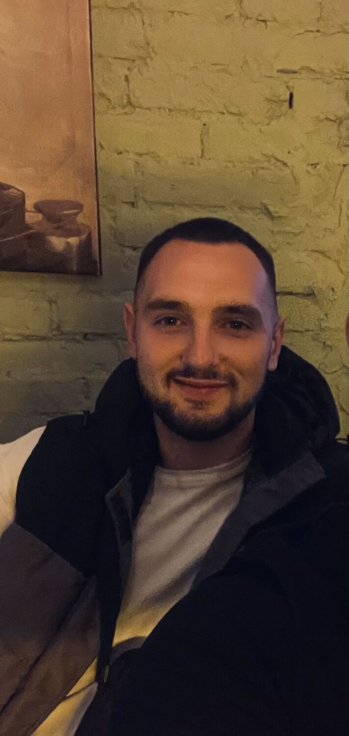  44130672  Vladimir, 28 ,    