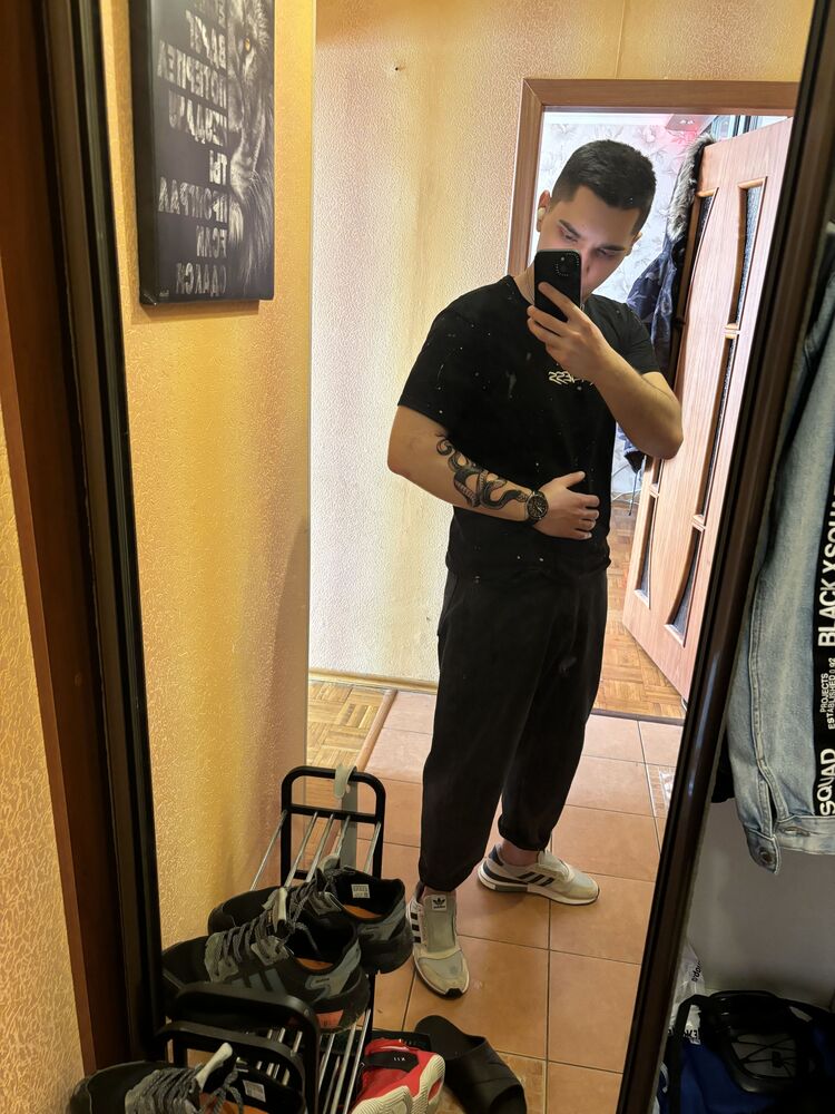  44077062  , 24 ,    