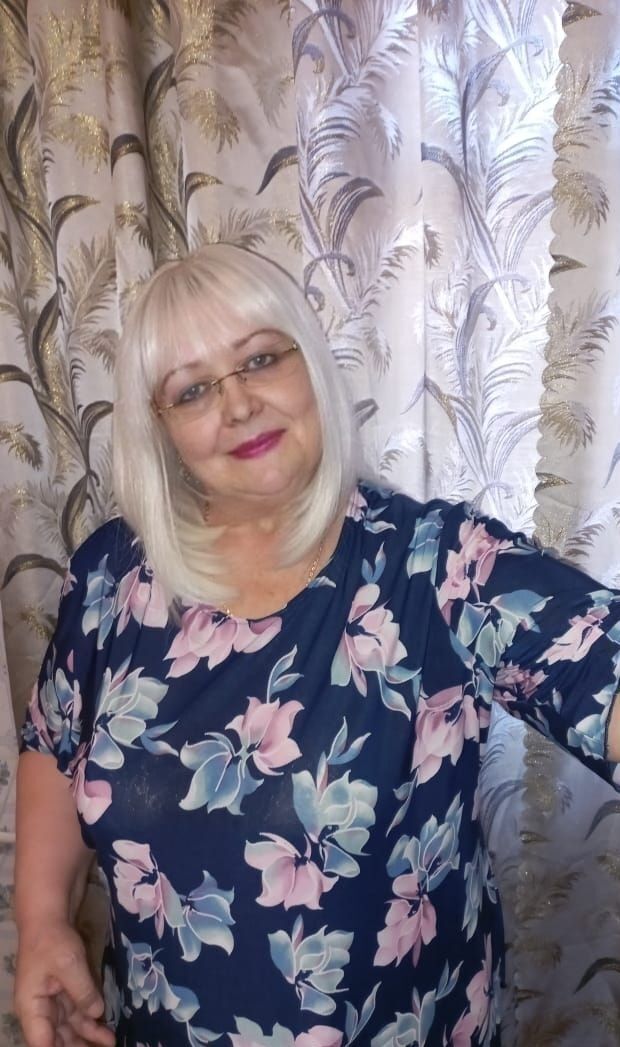  ,   Larisa, 64 ,   c 