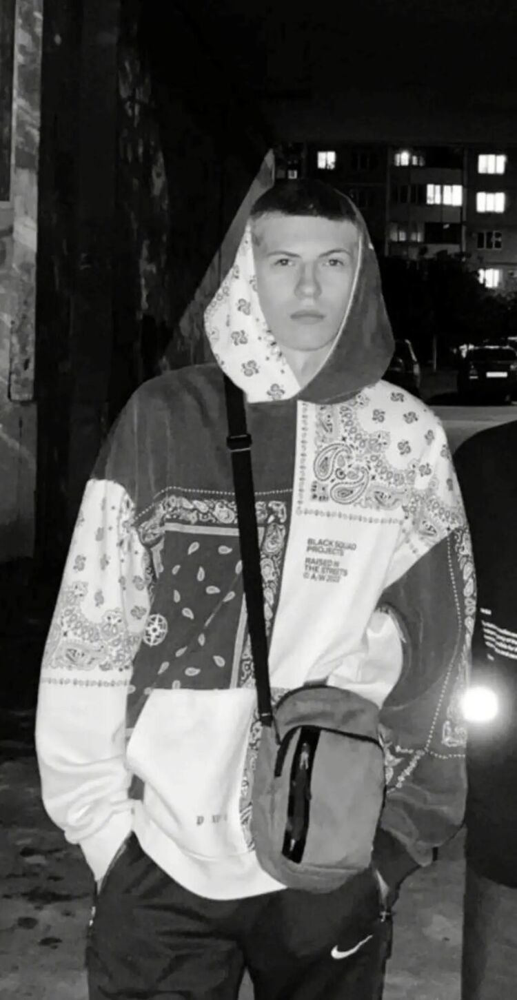  37701462  KASYAN, 22 ,    