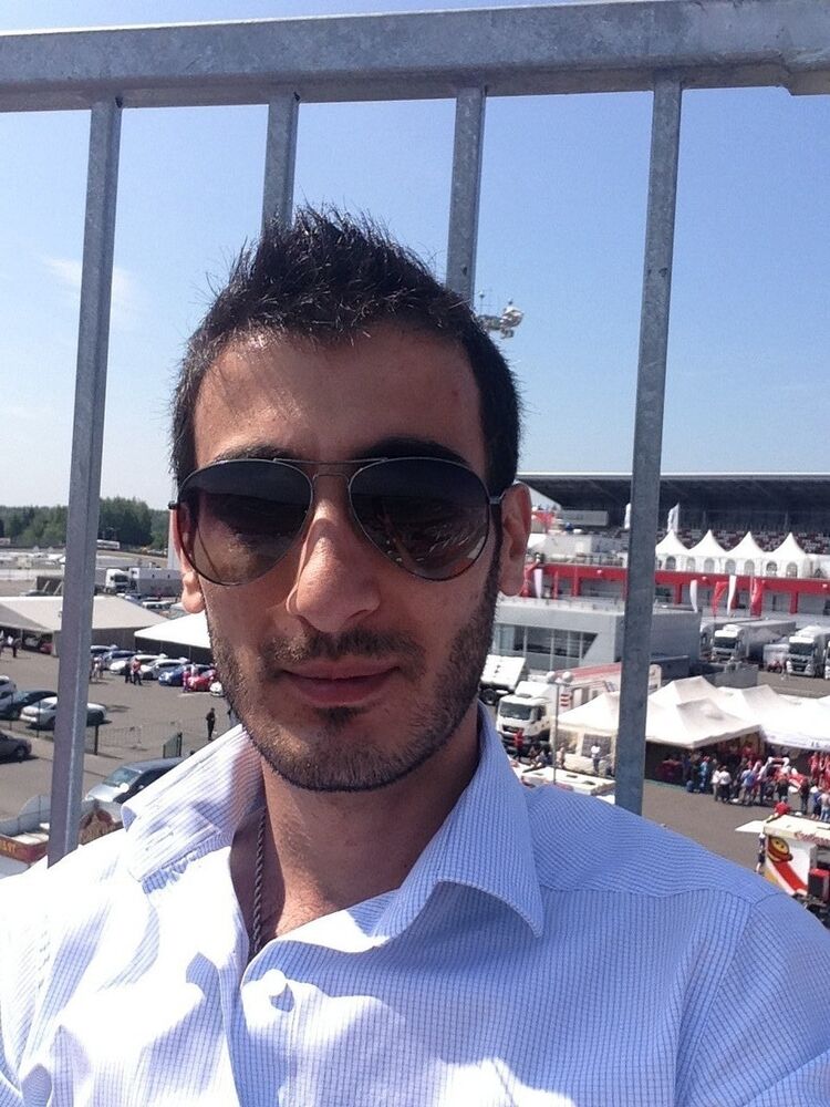  9802472  Hayk, 39 ,    