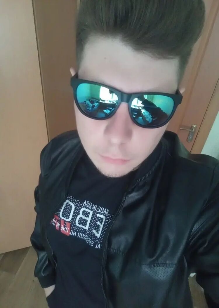  46520482  , 23 ,    
