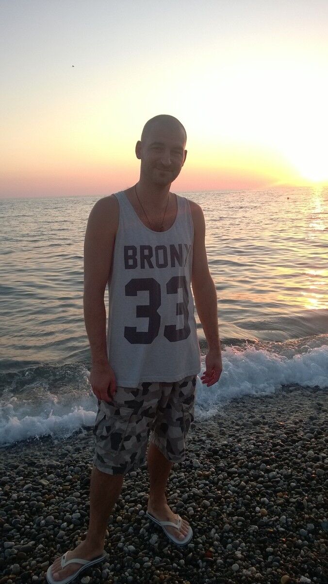 7562762  Denis, 46 ,    